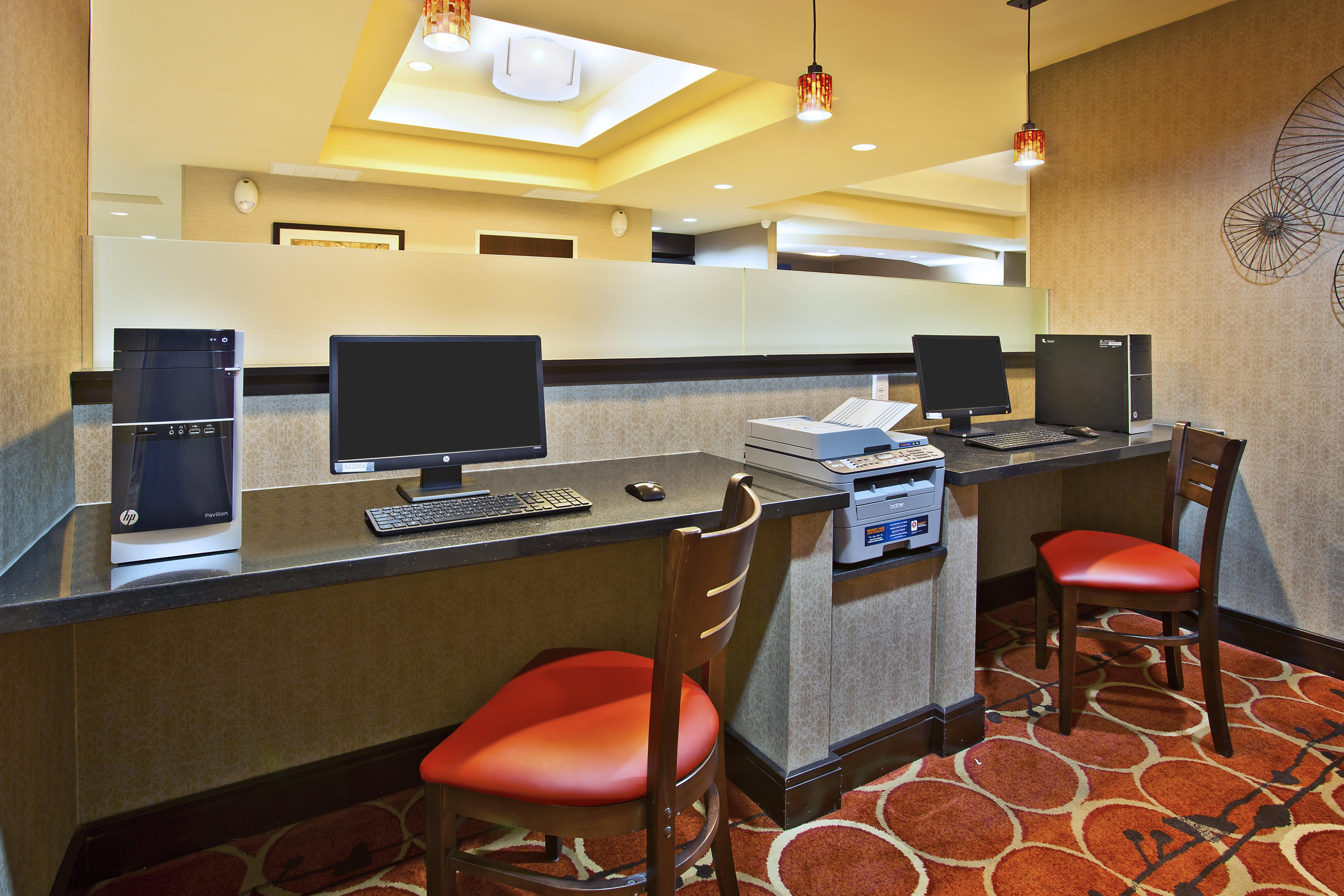 Holiday Inn Express & Suites Springfield By Ihg Exterior foto
